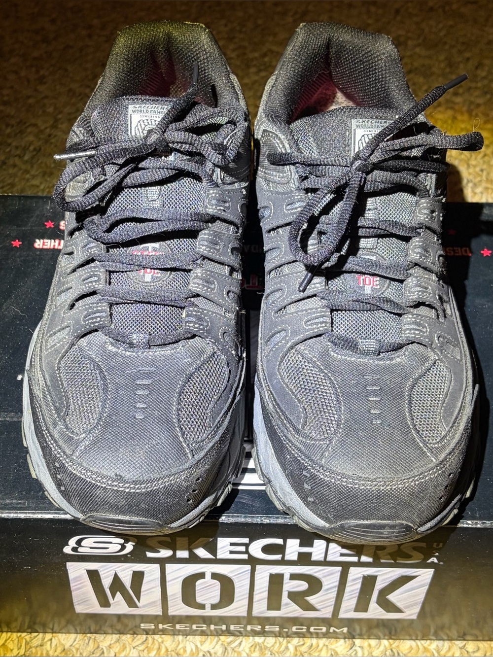 Barely Worn Men’s Sketcher Steel Toe Sneaker Work Shoes size 10